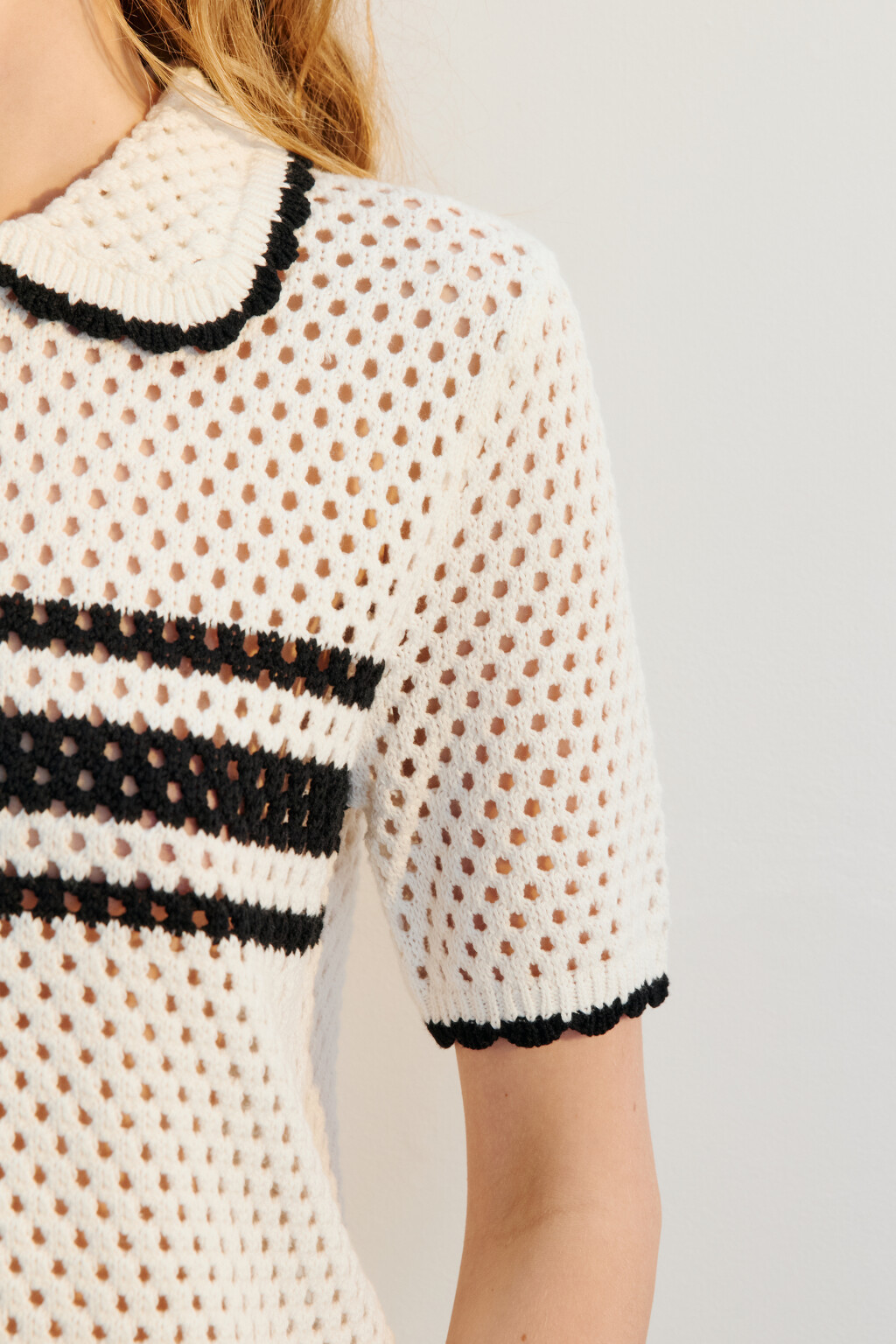 Джемпер ажурный на пуговицах - цвет молочный - 6