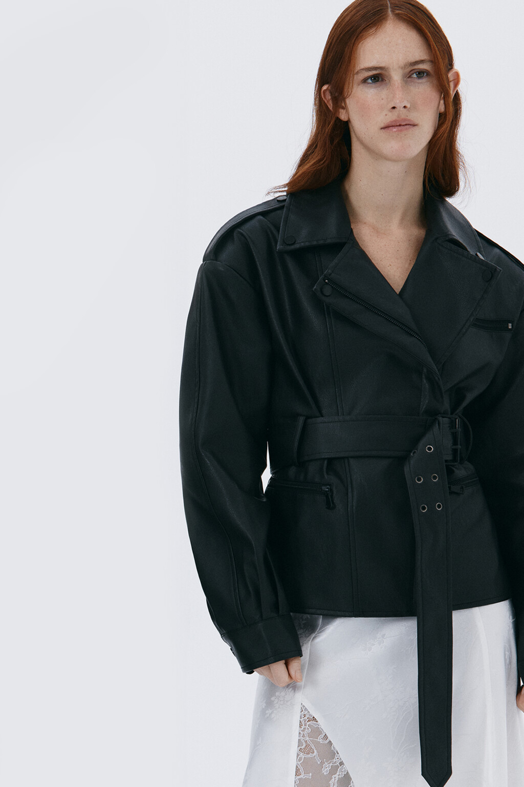 Куртка-косуха из искусственной кожи с поясом - цвет черный - 9