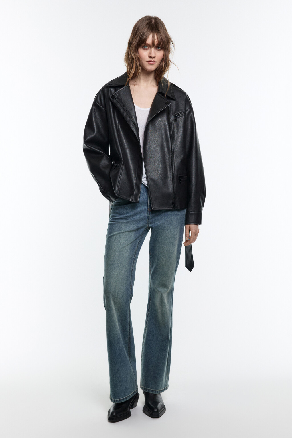 Куртка-косуха из искусственной кожи с поясом - цвет черный - 4