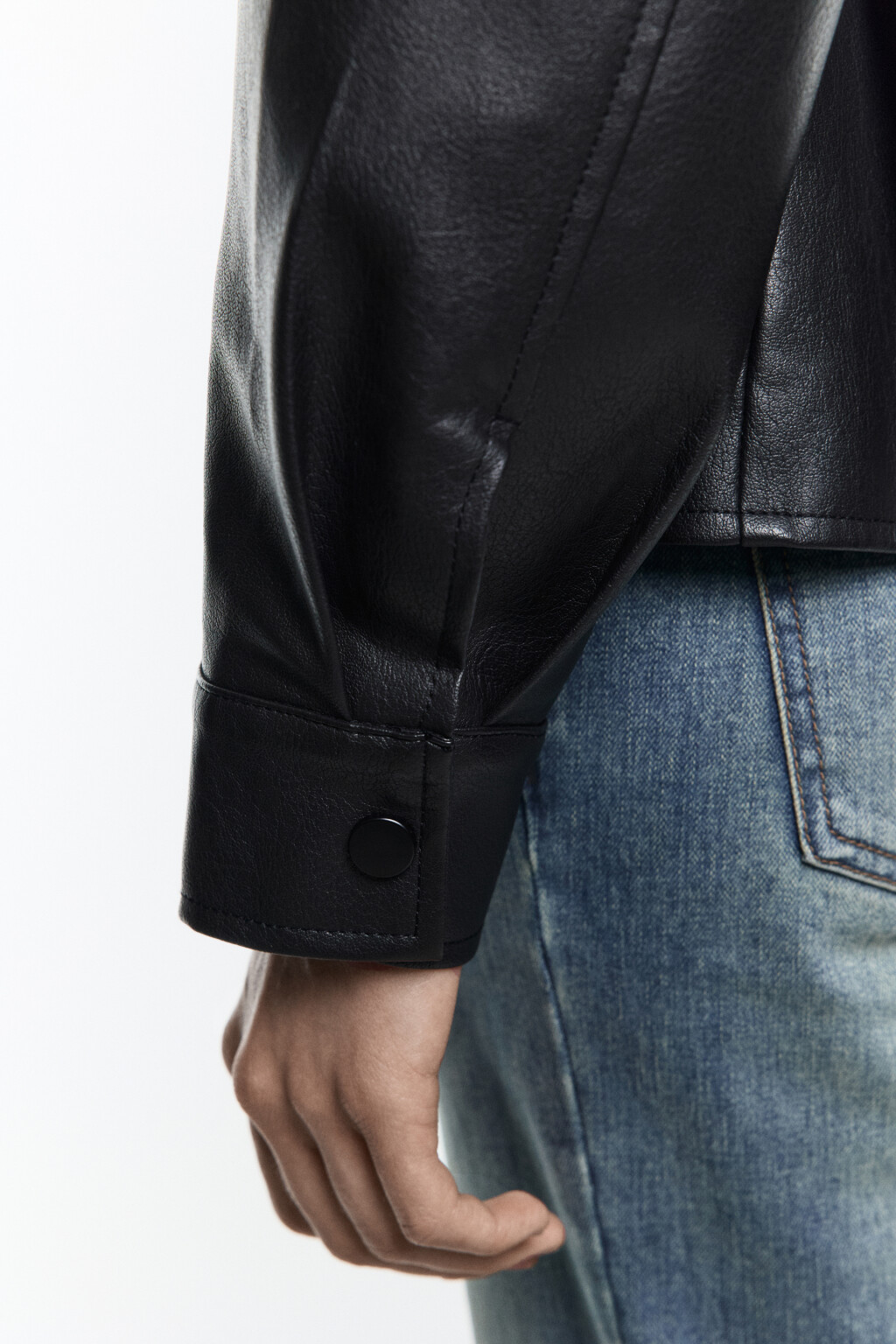 Куртка-косуха из искусственной кожи с поясом - цвет черный - 6