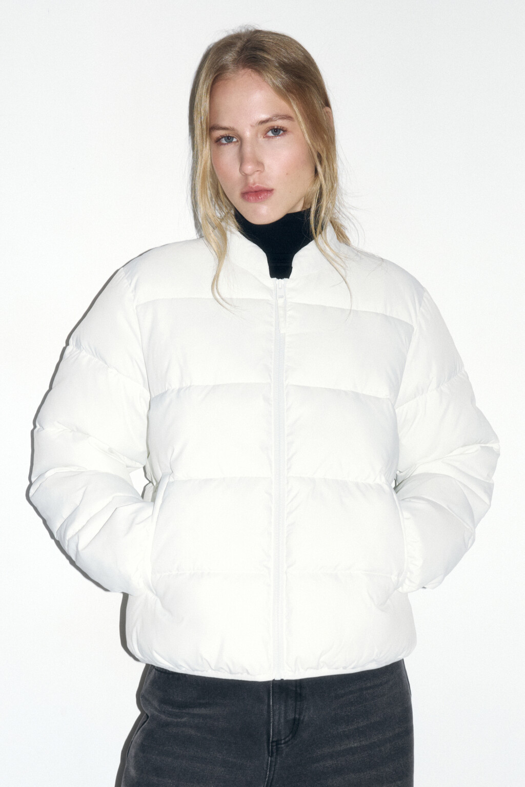 Куртка-бомбер стеганая на утеплителе - цвет белый - 2