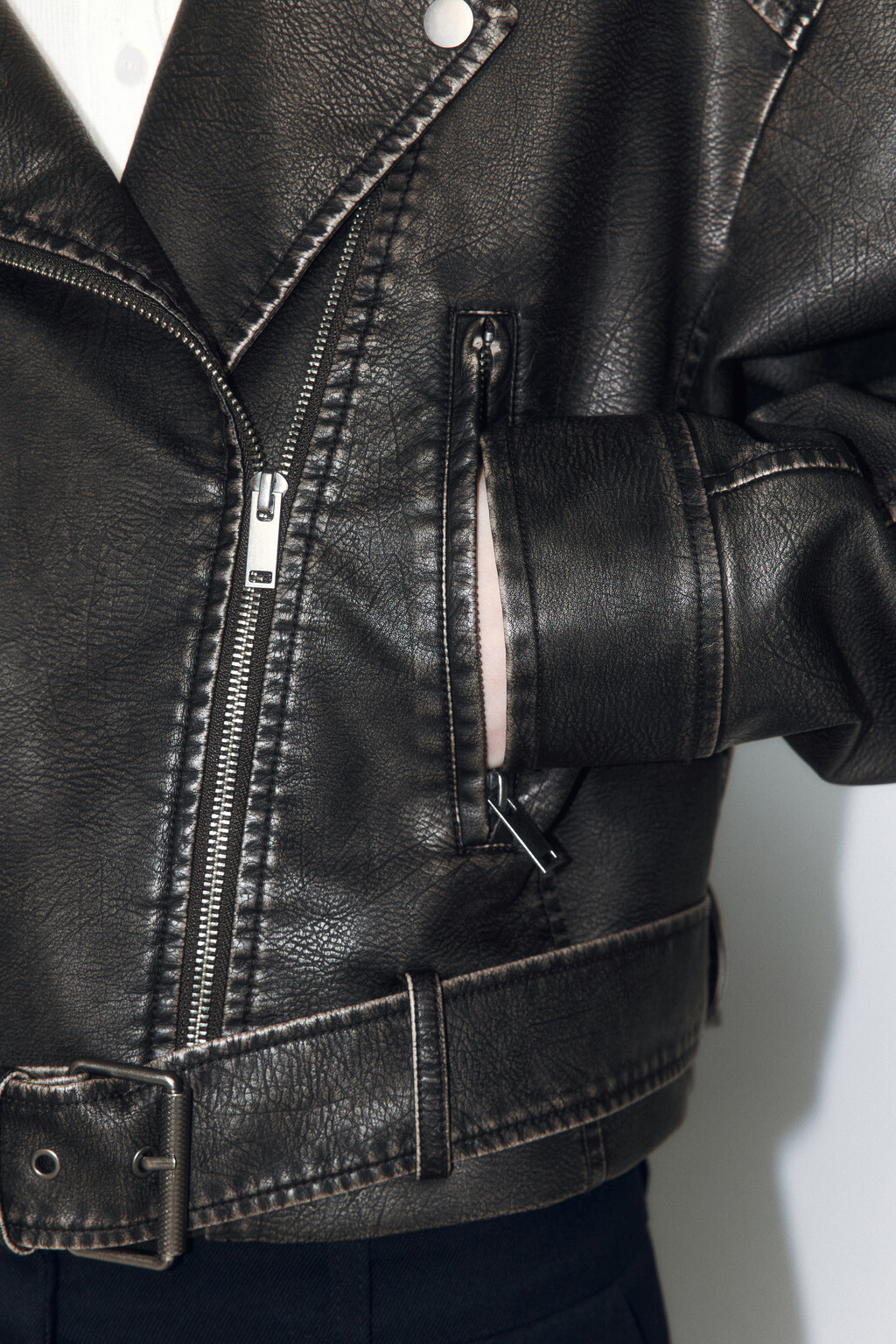 Куртка-косуха укороченная с вареным эффектом - цвет коричневый - 6