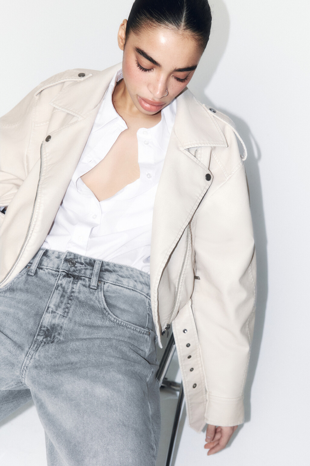 Куртка-косуха укороченная с вареным эффектом - цвет молочный - 3