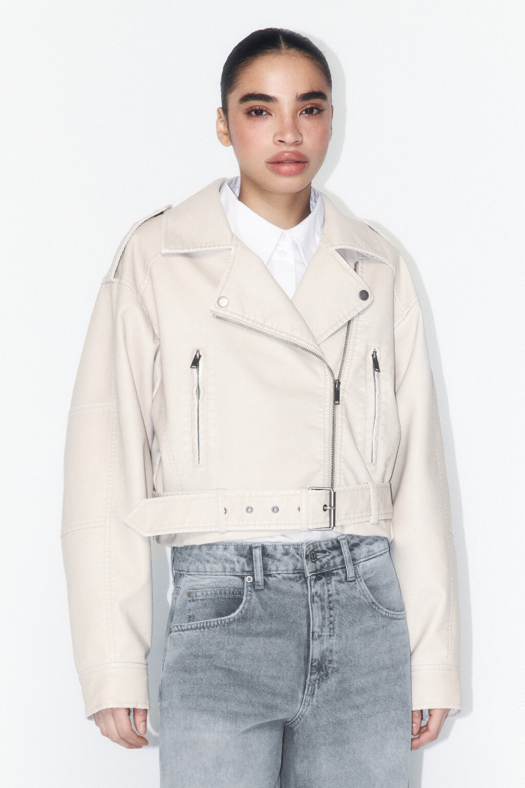 Куртка-косуха укороченная с вареным эффектом - цвет молочный - 4