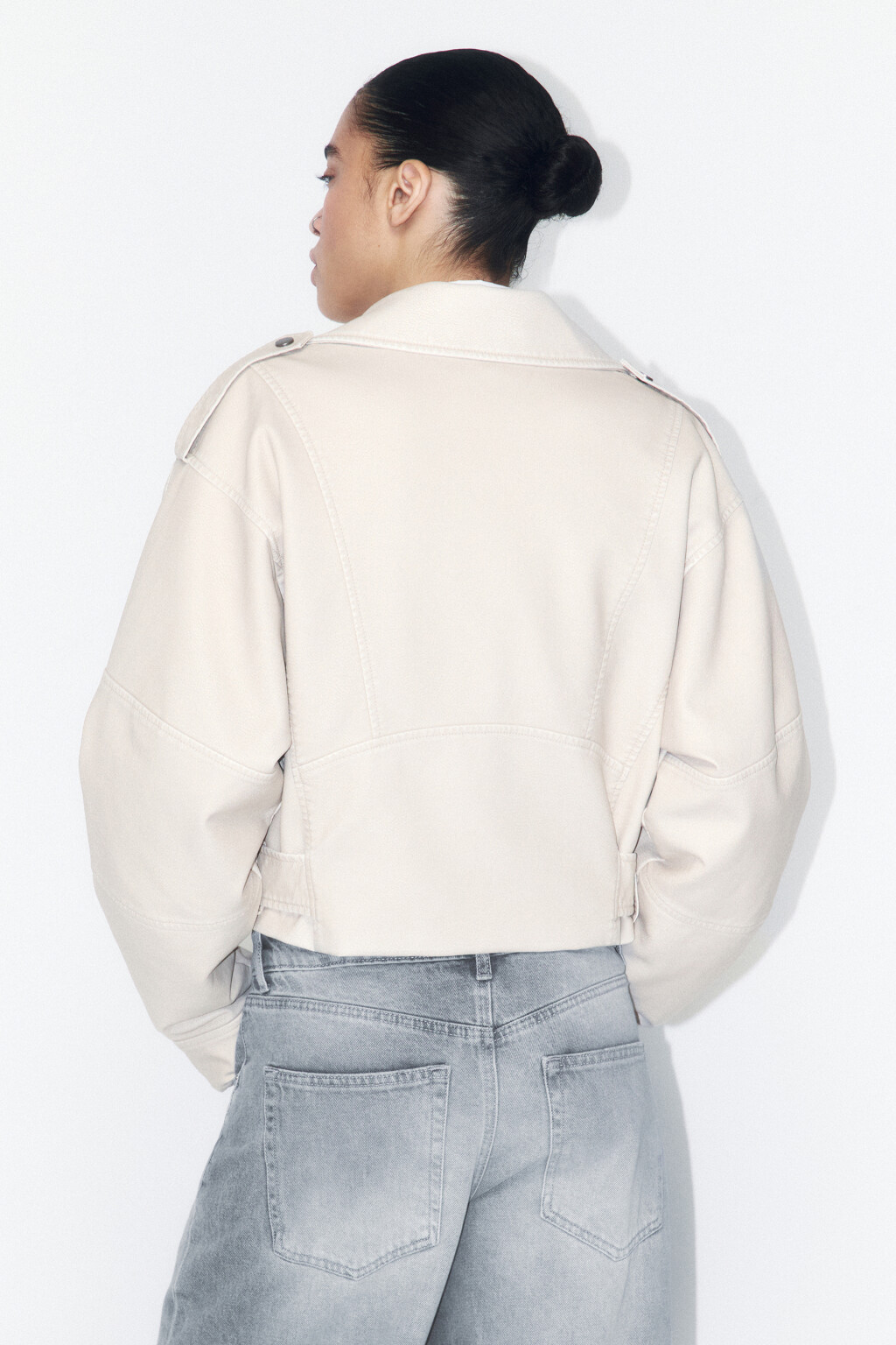 Куртка-косуха укороченная с вареным эффектом - цвет молочный - 5