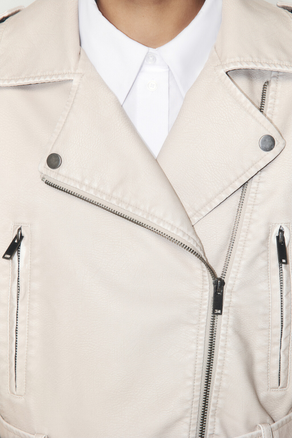 Куртка-косуха укороченная с вареным эффектом - цвет молочный - 7