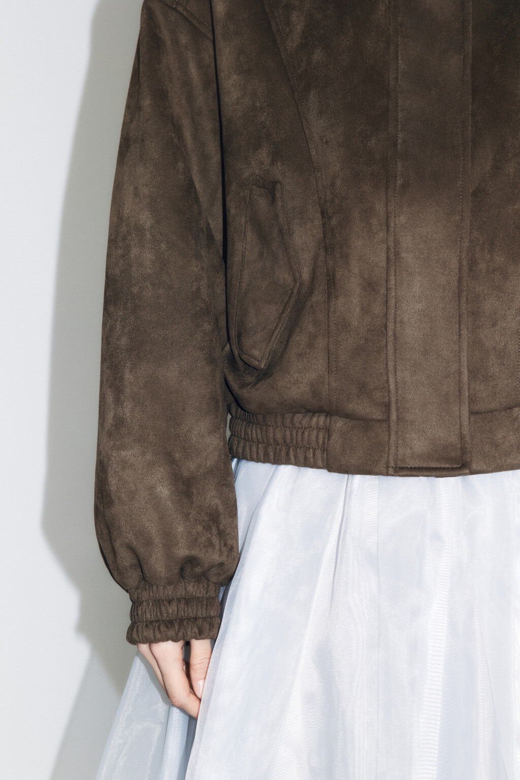 Куртка-бомбер утепленная с замшевой фактурой - цвет зеленый - 6