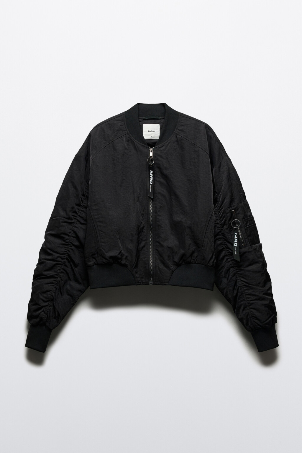 Куртка-бомбер укороченная из жатой ткани - цвет черный - 8