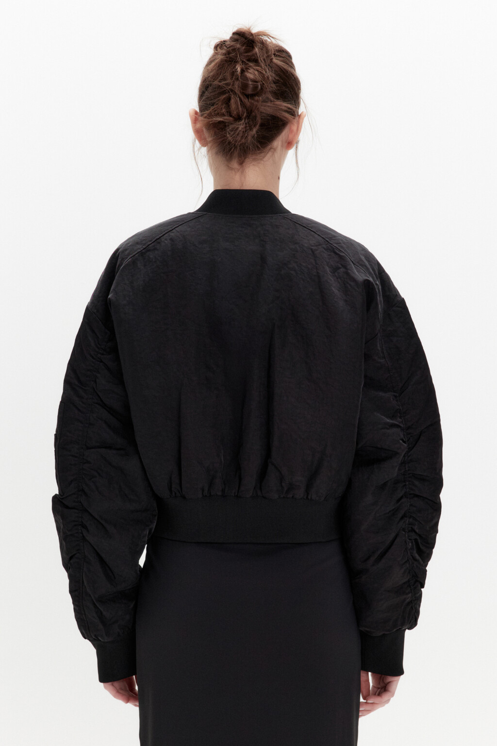 Куртка-бомбер укороченная из жатой ткани - цвет черный - 3