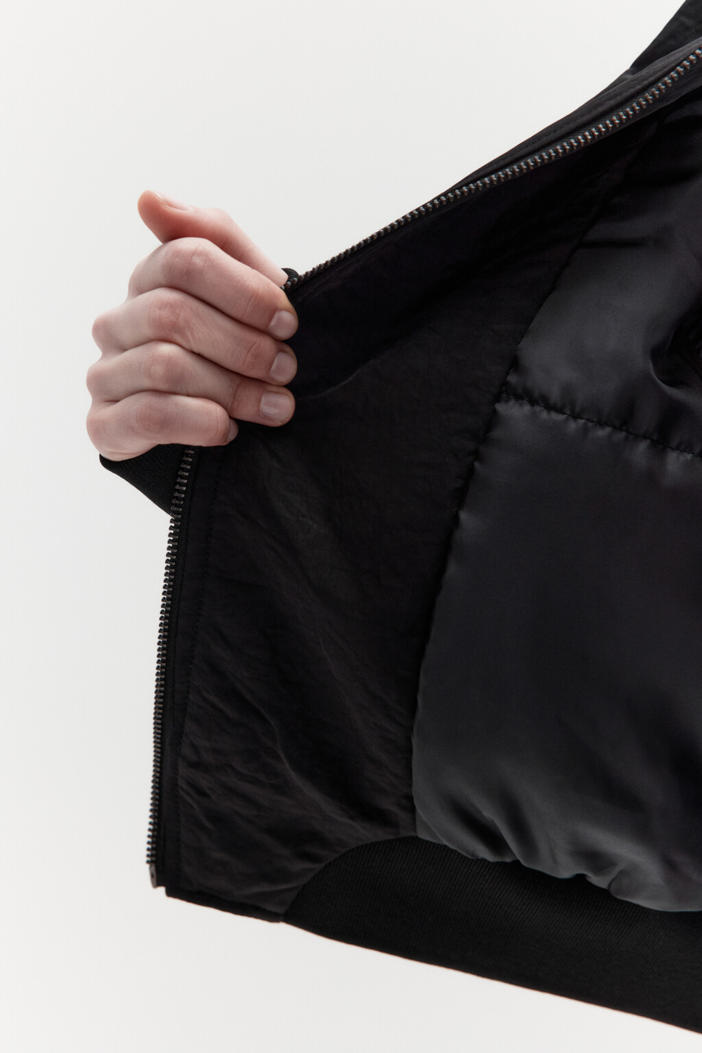 Куртка-бомбер укороченная из жатой ткани - цвет черный - 5