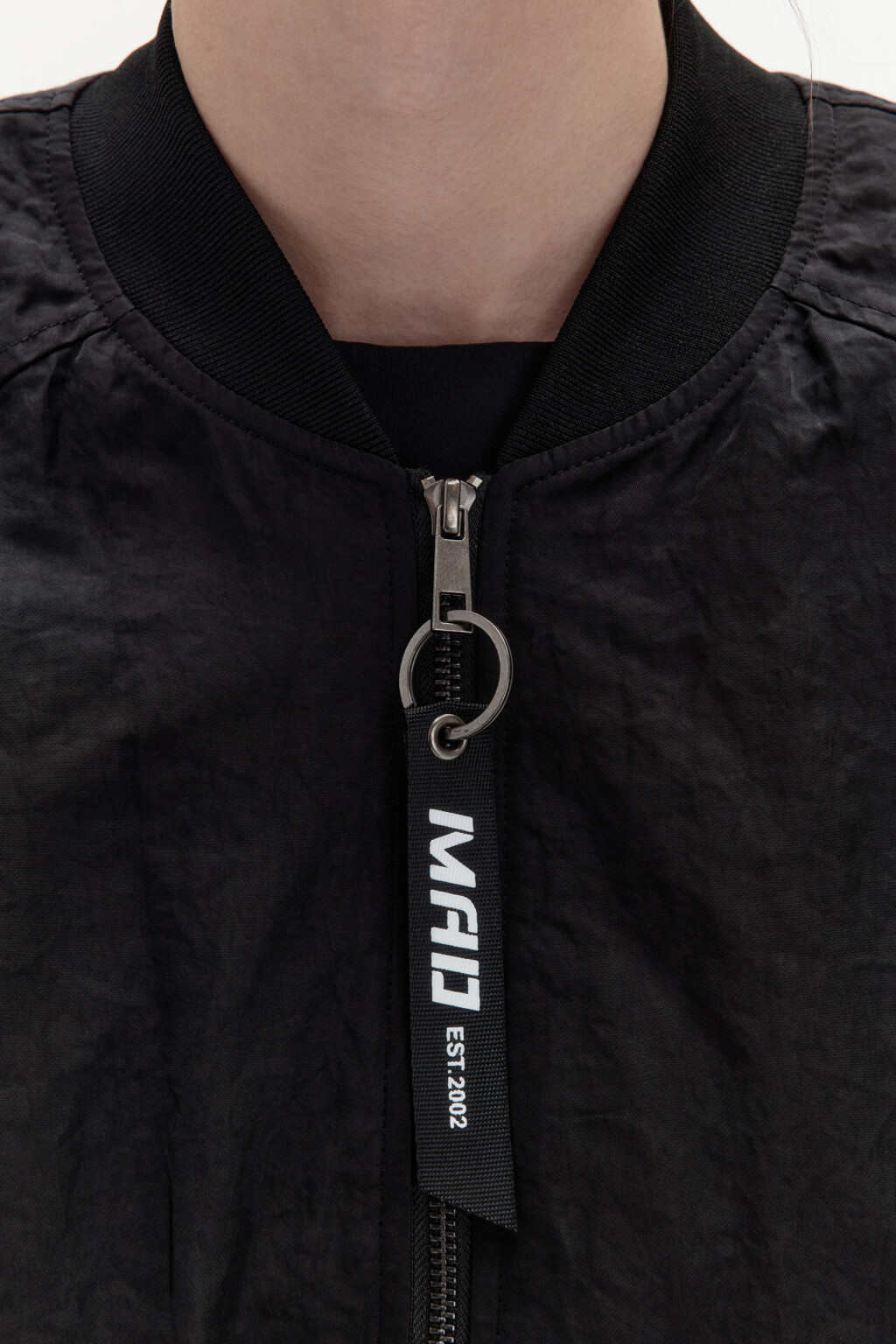 Куртка-бомбер укороченная из жатой ткани - цвет черный - 6