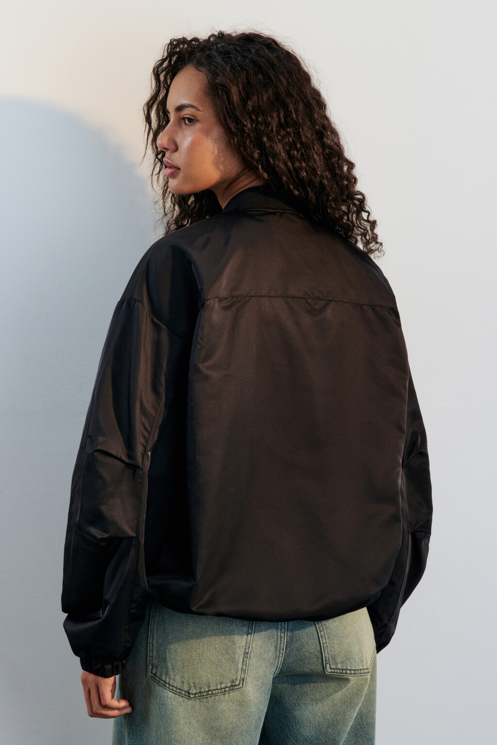 Куртка-бомбер из плащевой ткани - цвет черный - 3