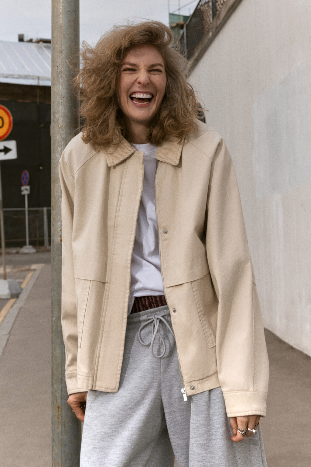 Куртка-рубашка с вельветовым воротником - цвет бежевый - 11