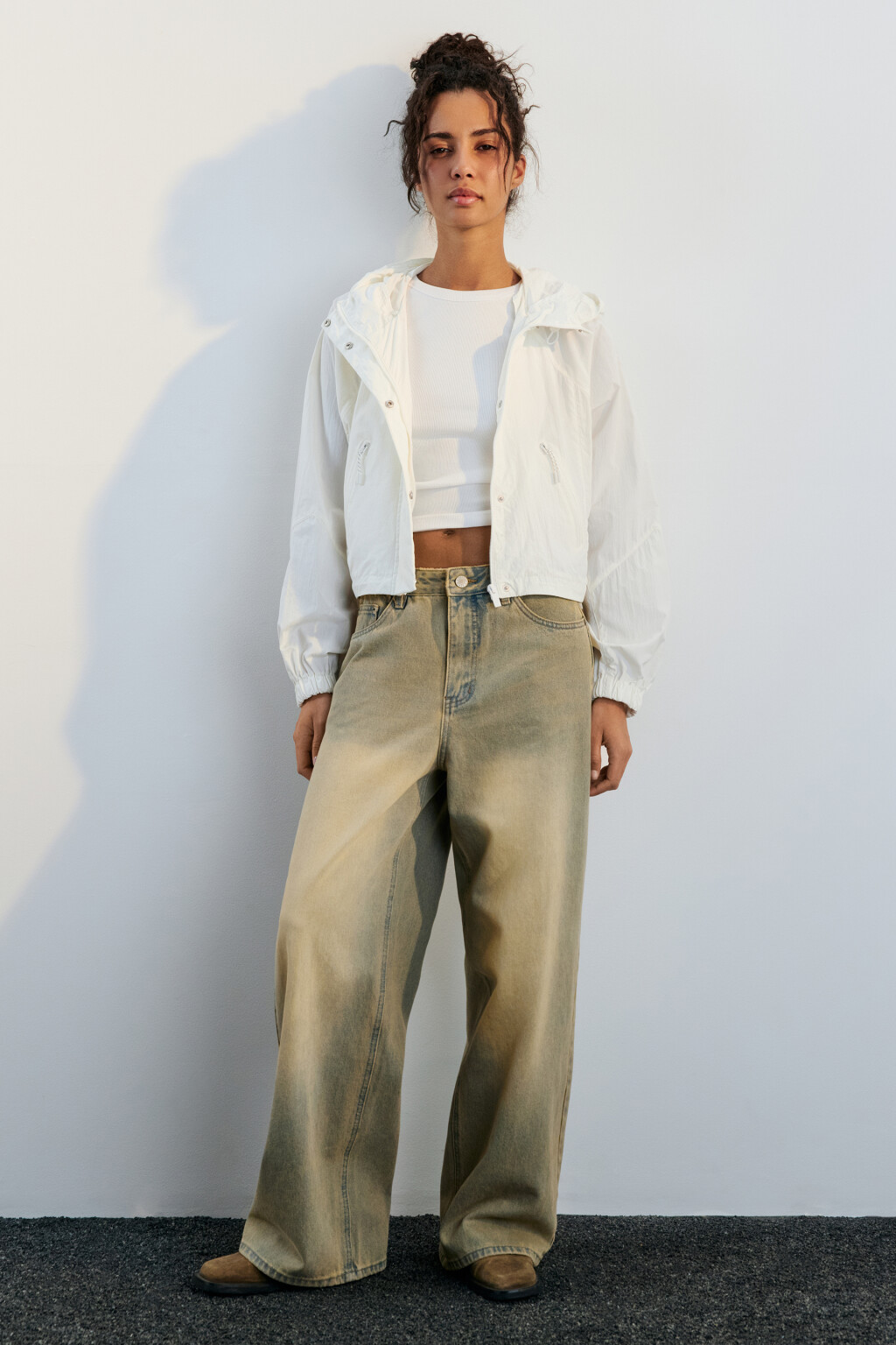 Куртка-ветровка свободная с капюшоном - цвет белый - 5