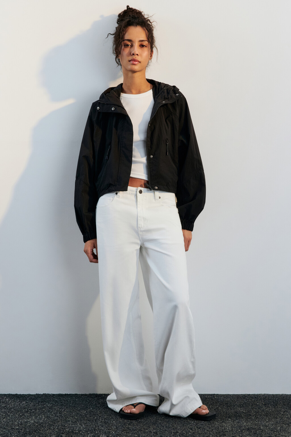 Куртка-ветровка свободная с капюшоном - цвет черный - 4