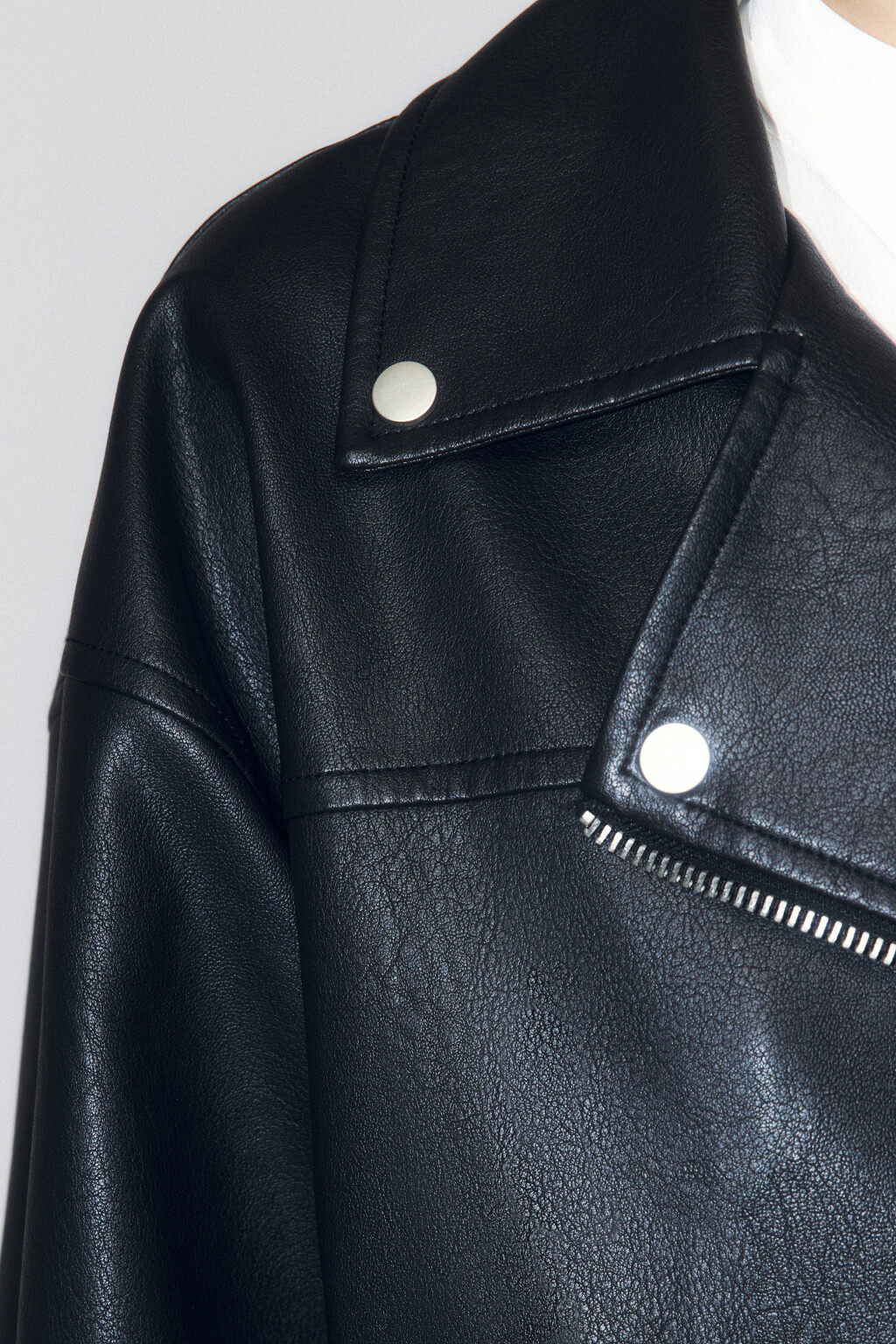 Куртка-косуха oversize из искусственной кожи - цвет черный - 6