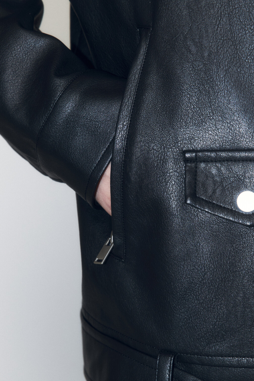 Куртка-косуха oversize из искусственной кожи - цвет черный - 7