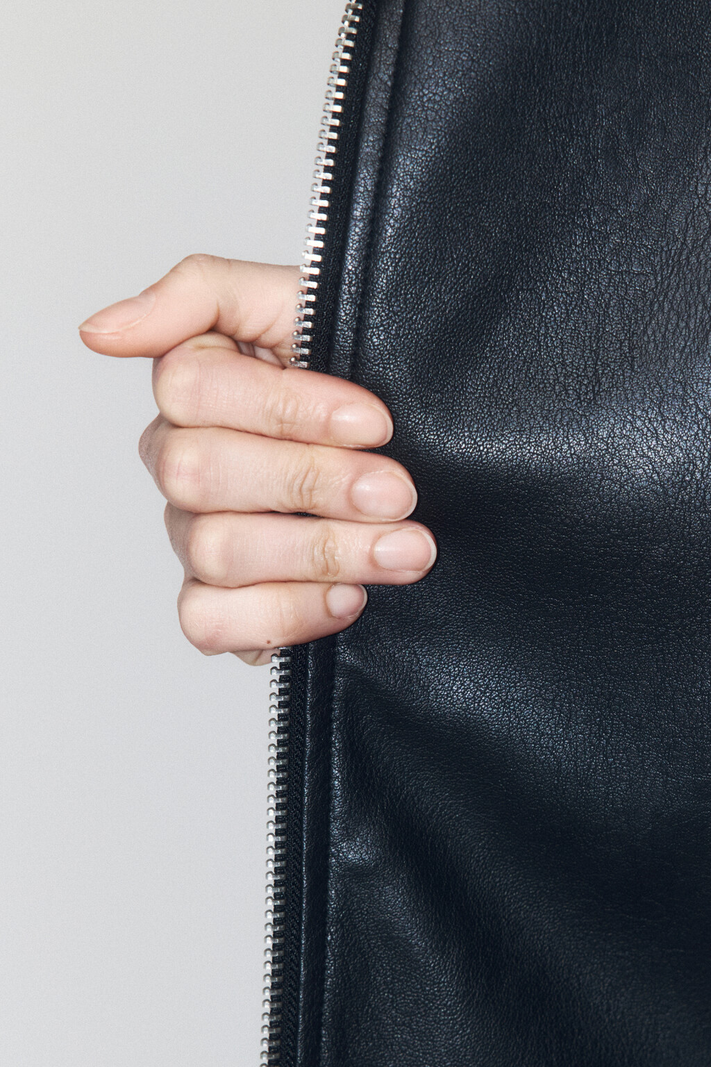 Куртка-косуха oversize из искусственной кожи - цвет черный - 8