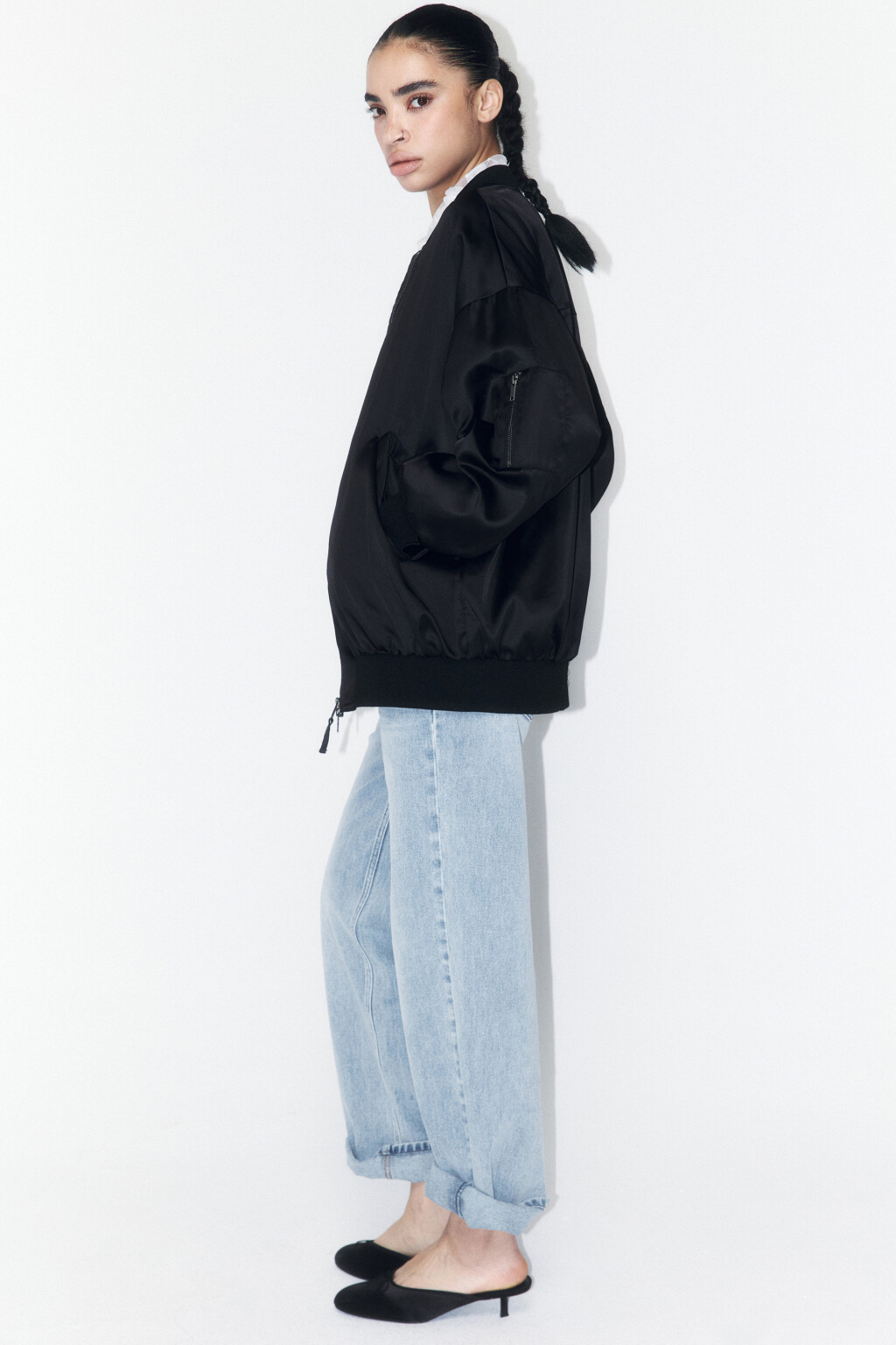 Куртка-бомбер oversize из атласной ткани - цвет черный - 2