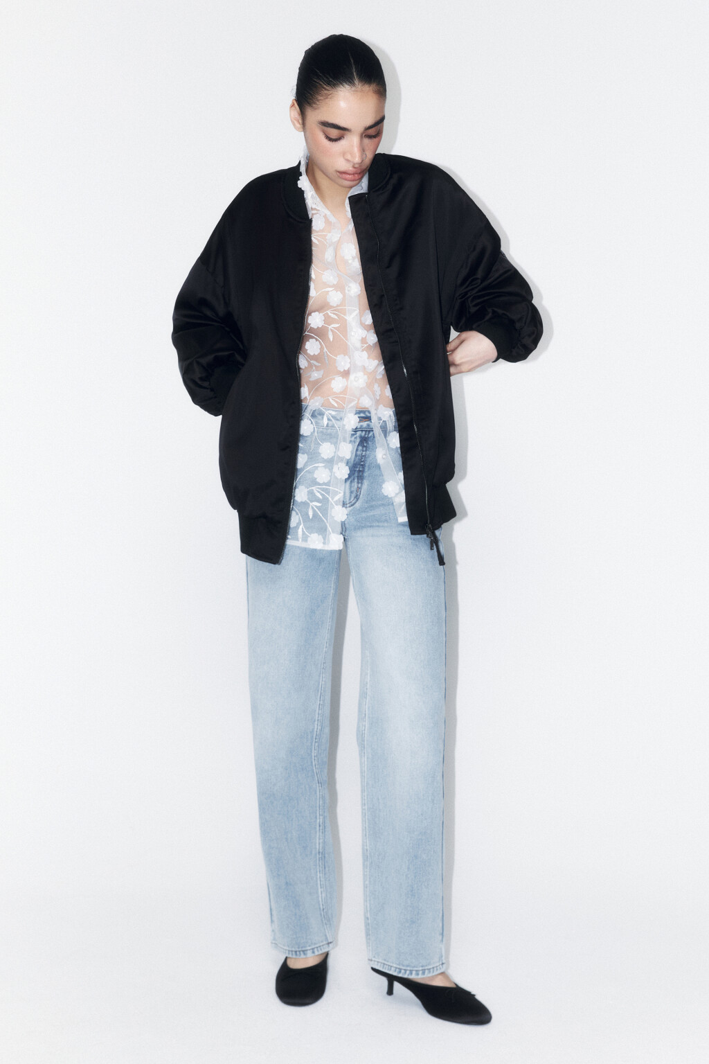 Куртка-бомбер oversize из атласной ткани - цвет черный - 5