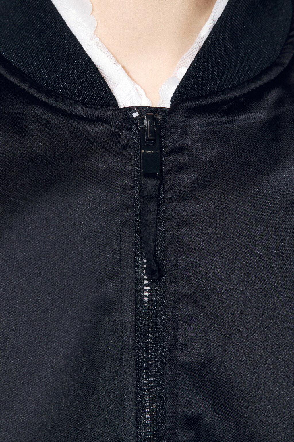 Куртка-бомбер oversize из атласной ткани - цвет черный - 6