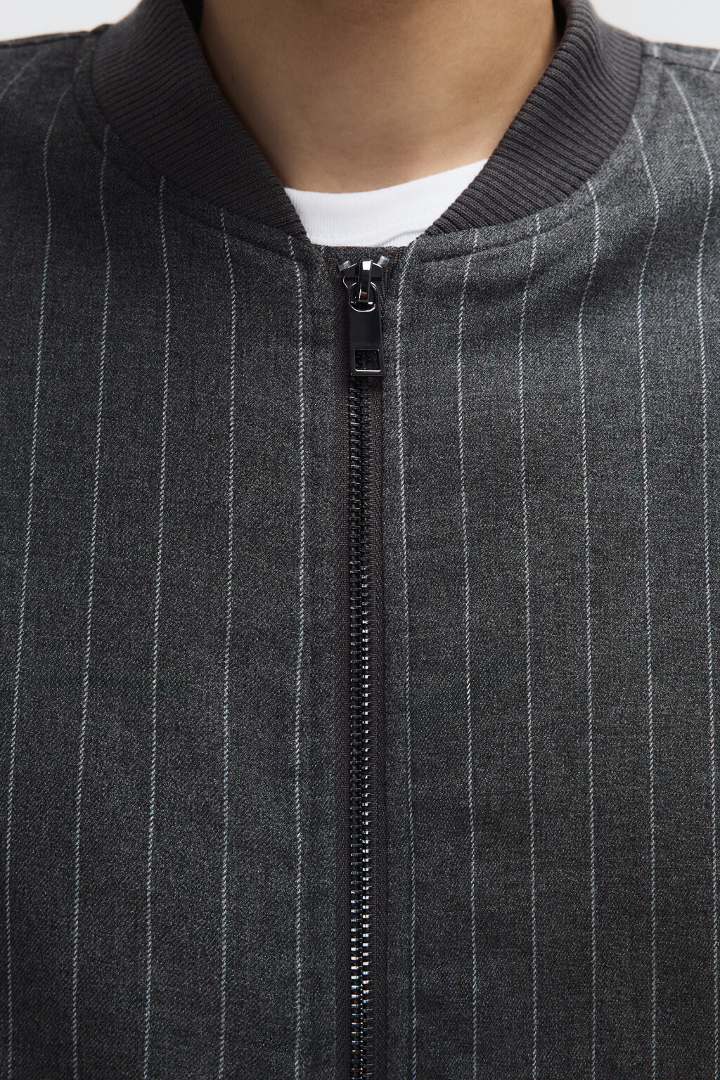 Куртка-бомбер утепленная в полоску - цвет серый - 5