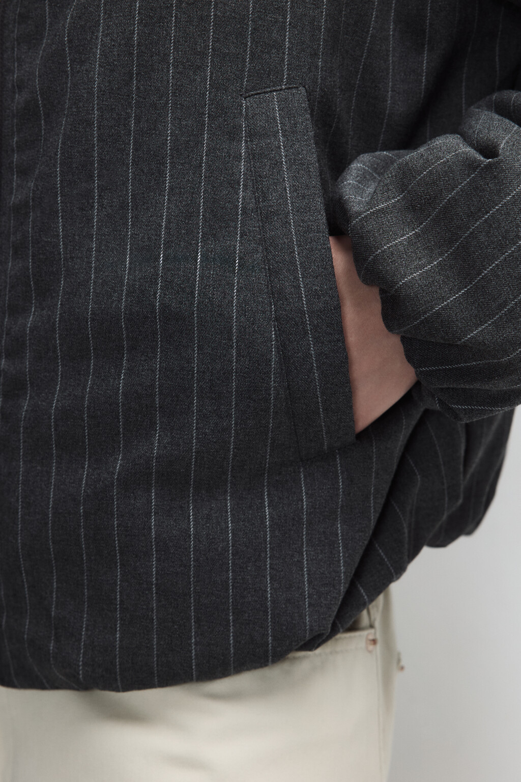 Куртка-бомбер утепленная в полоску - цвет серый - 6