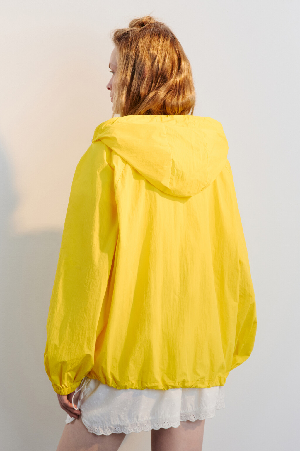Куртка-ветровка oversize с капюшоном - цвет желтый - 3