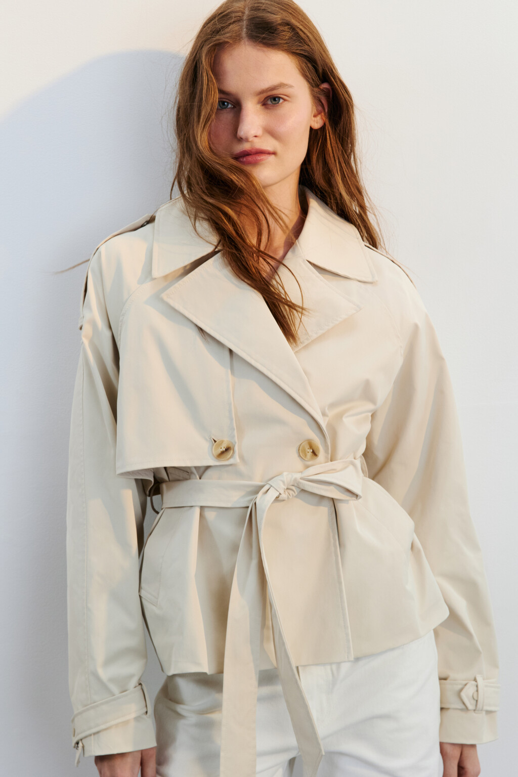 Куртка-тренч короткая с поясом - цвет бежевый - 2