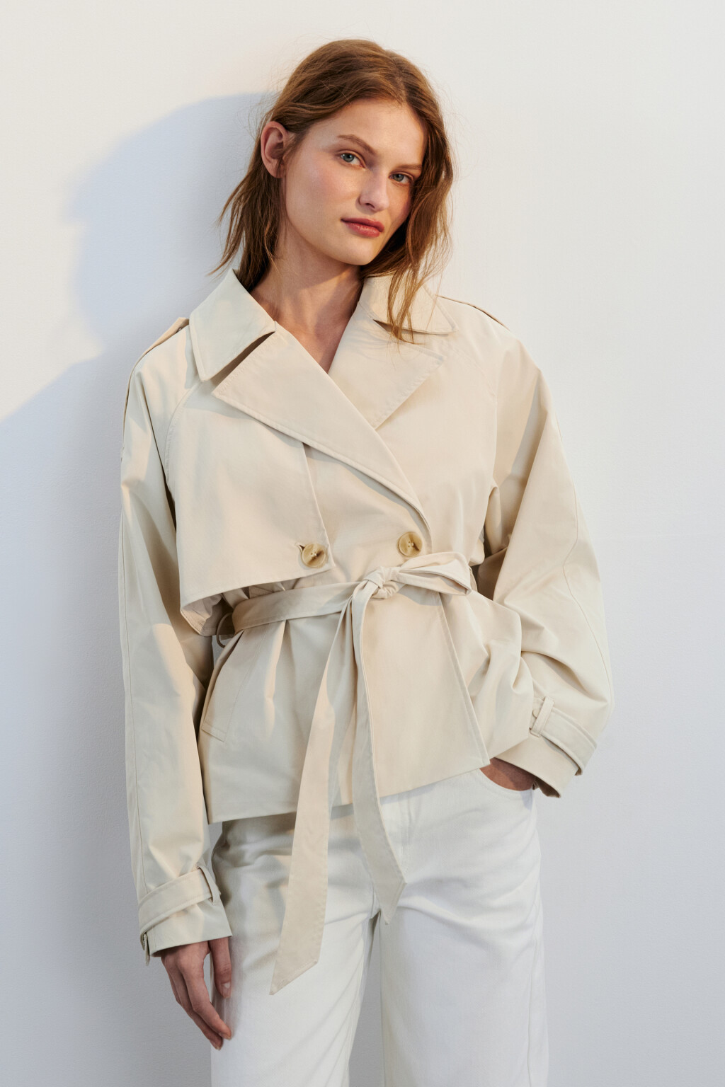 Куртка-тренч короткая с поясом - цвет бежевый - 3