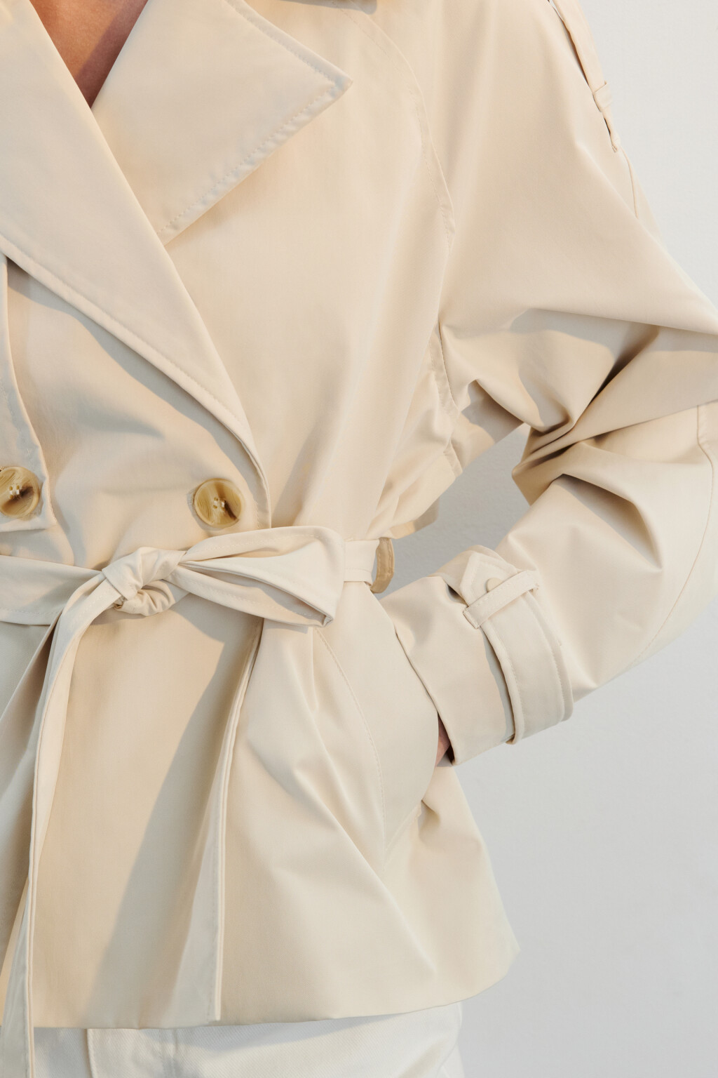 Куртка-тренч короткая с поясом - цвет бежевый - 6