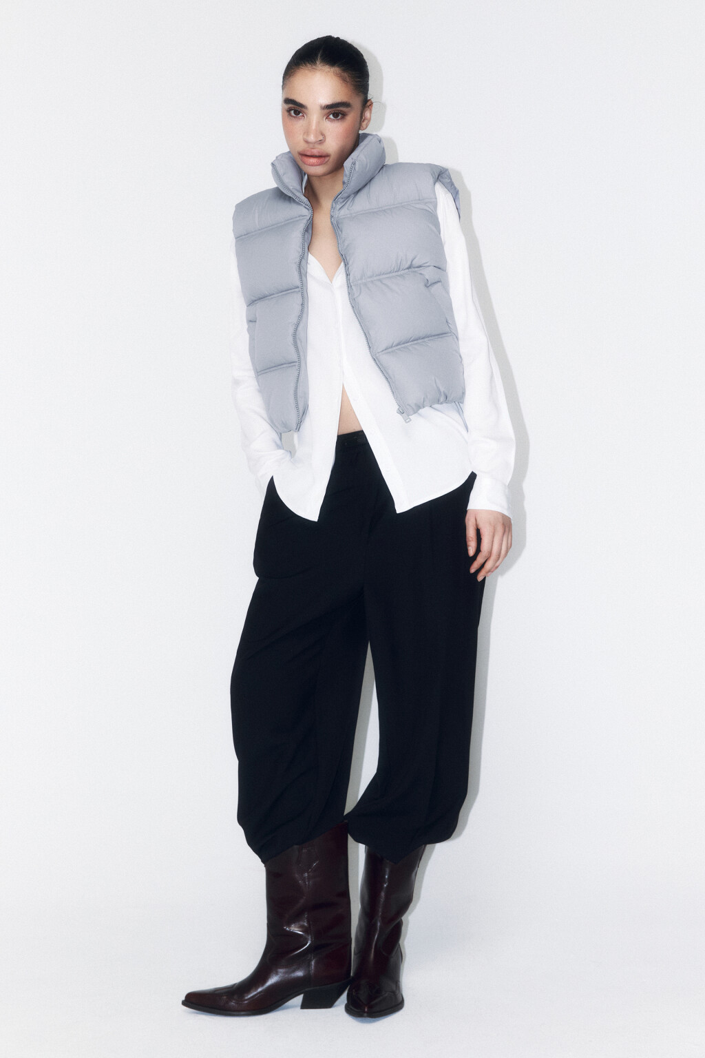 Жилет стеганый укороченный на утеплителе - цвет серый - 4