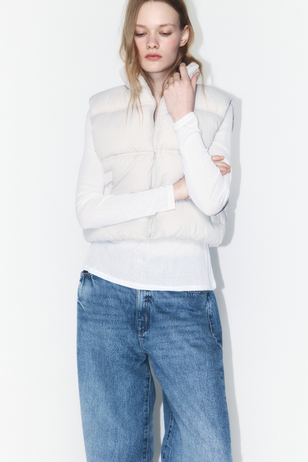 Жилет стеганый укороченный на утеплителе - цвет молочный - 1