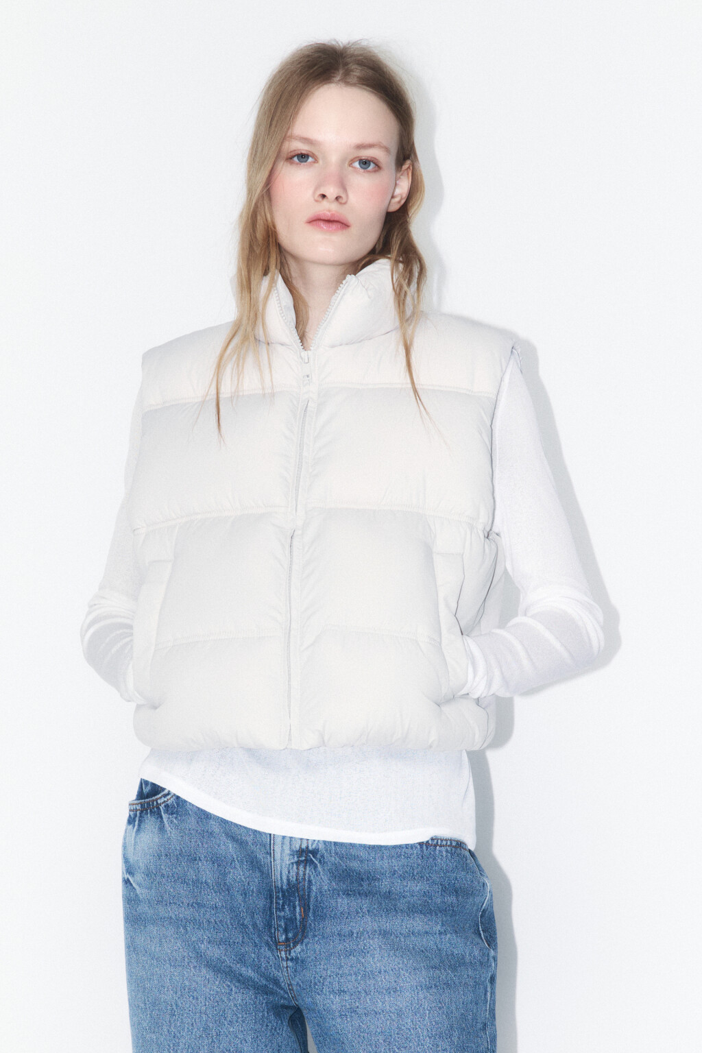 Жилет стеганый укороченный на утеплителе - цвет молочный - 2