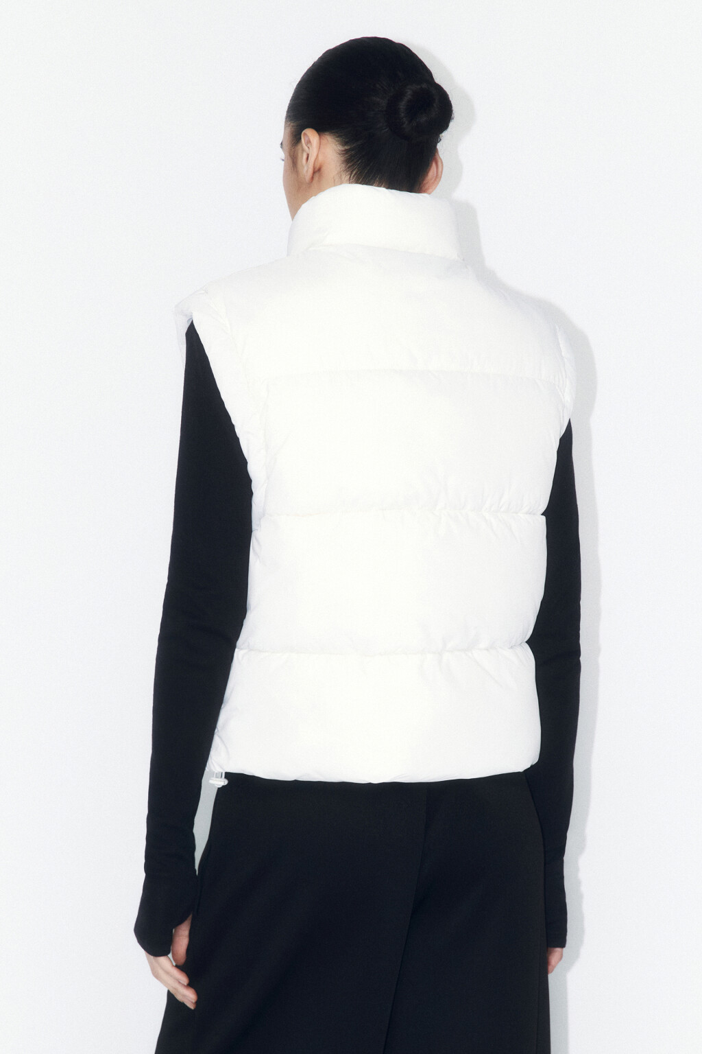 Жилет стеганый с накладными карманами - цвет молочный - 3
