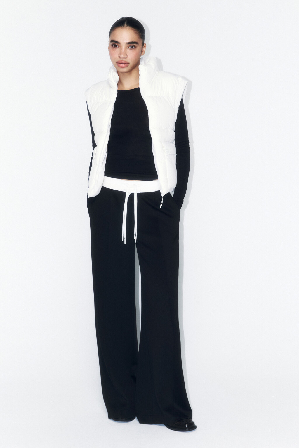 Жилет стеганый с накладными карманами - цвет молочный - 4