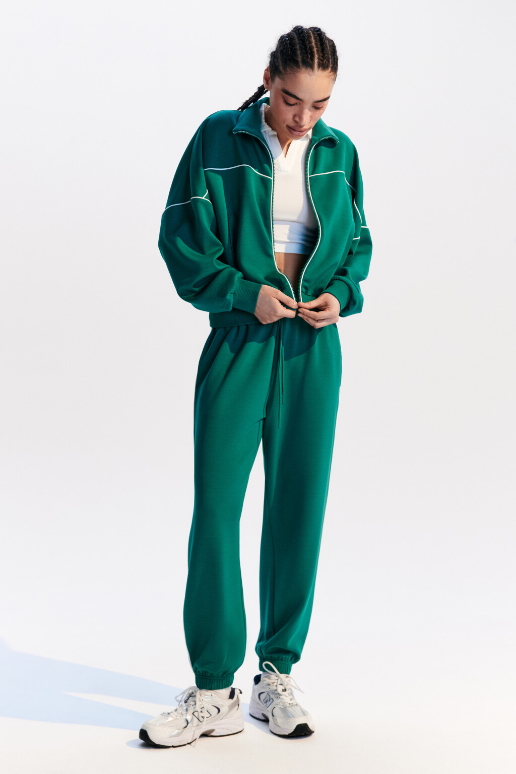 Брюки-джоггеры спортивные с лампасами - цвет зеленый - 5