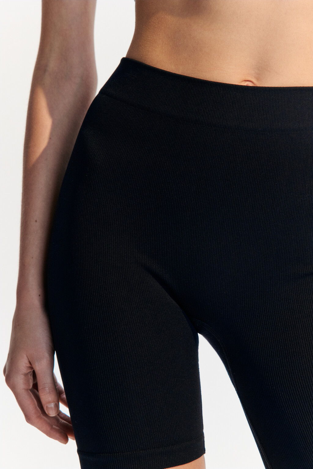 Шорты-велосипедки спортивные в рубчик - цвет черный - 5