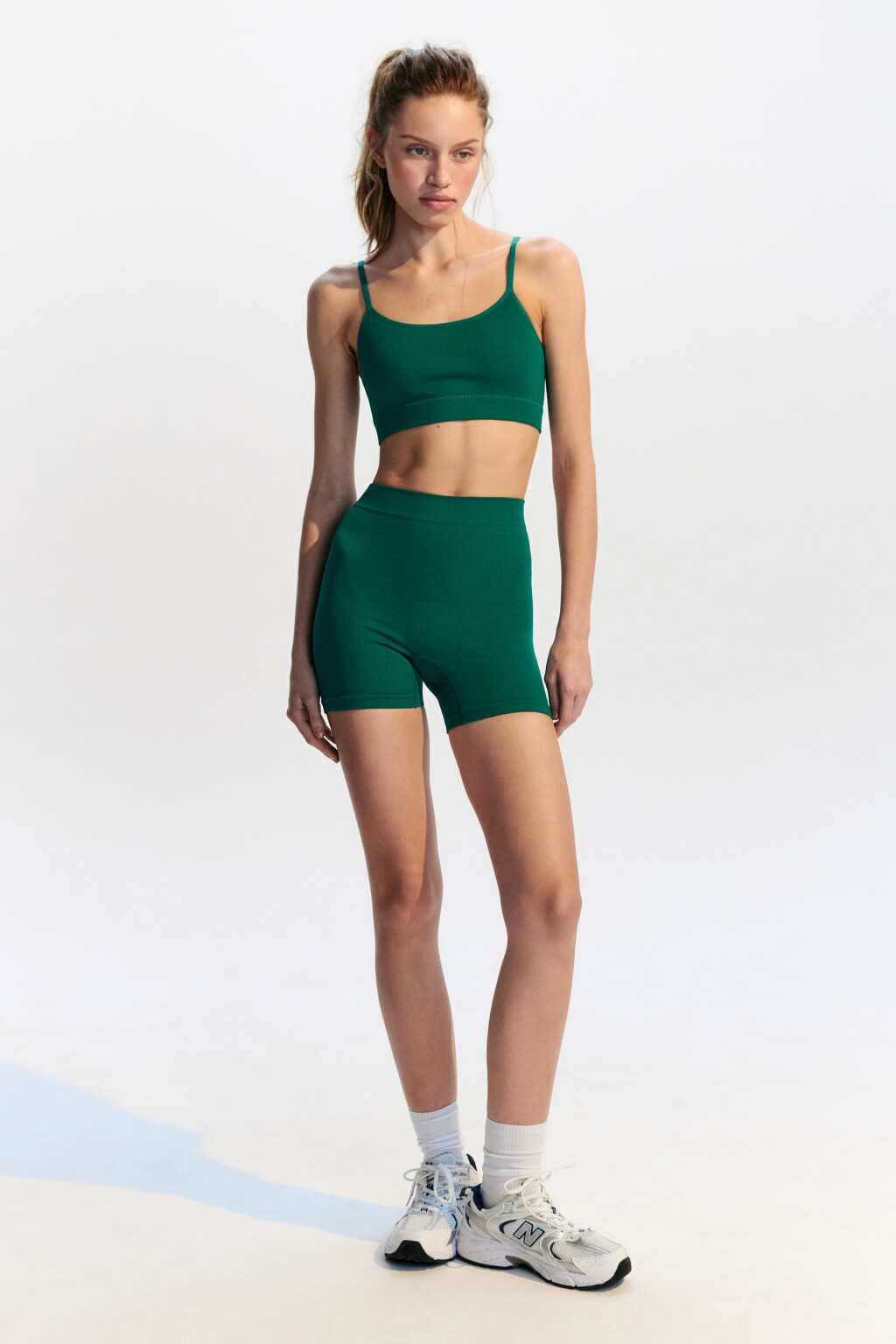 Шорты-велосипедки спортивные в рубчик - цвет зеленый - 4