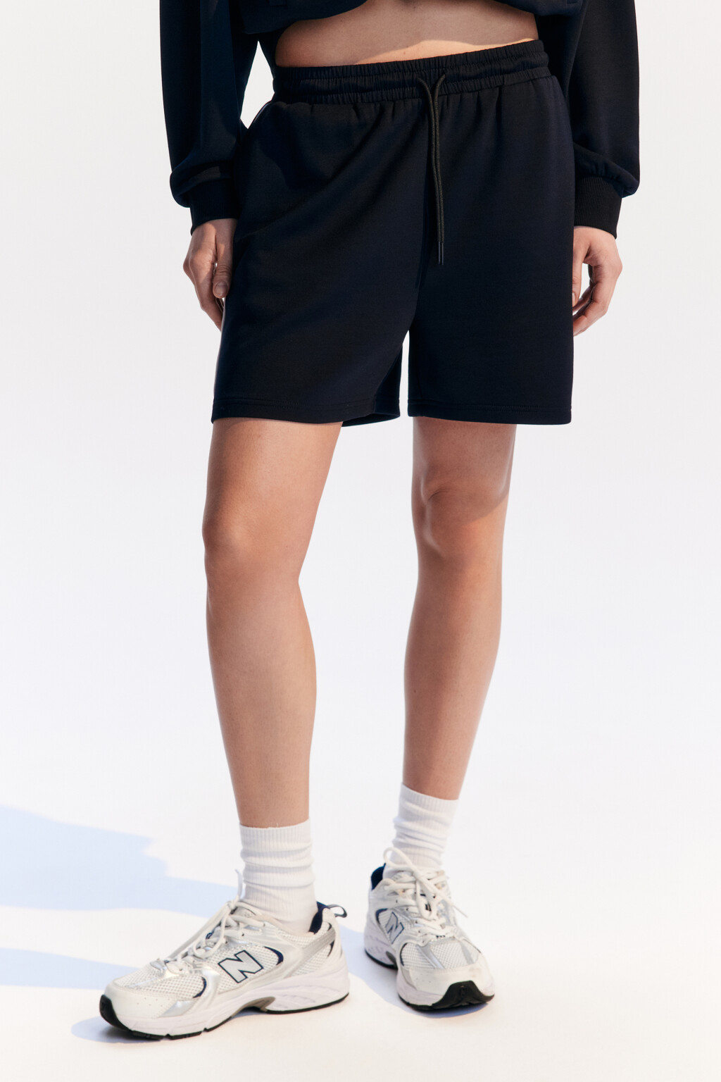 Шорты спортивные с лампасами - цвет черный - 3