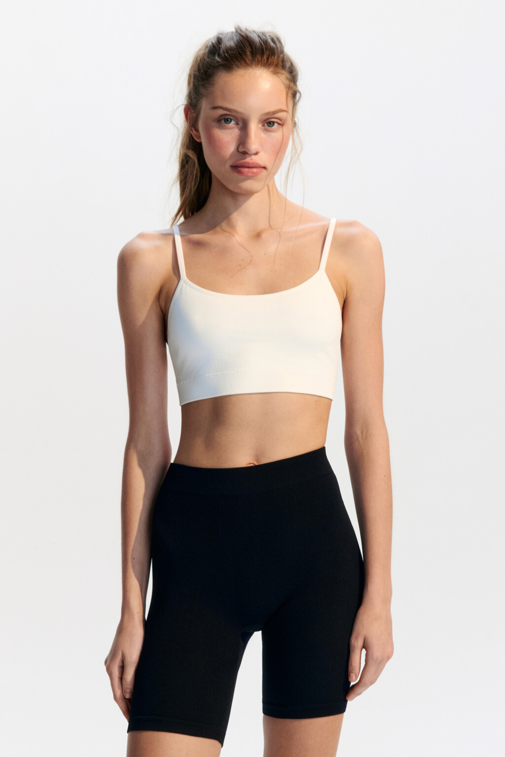 Топ-бюстгальтер спортивный на бретельках - цвет ванильный - 3