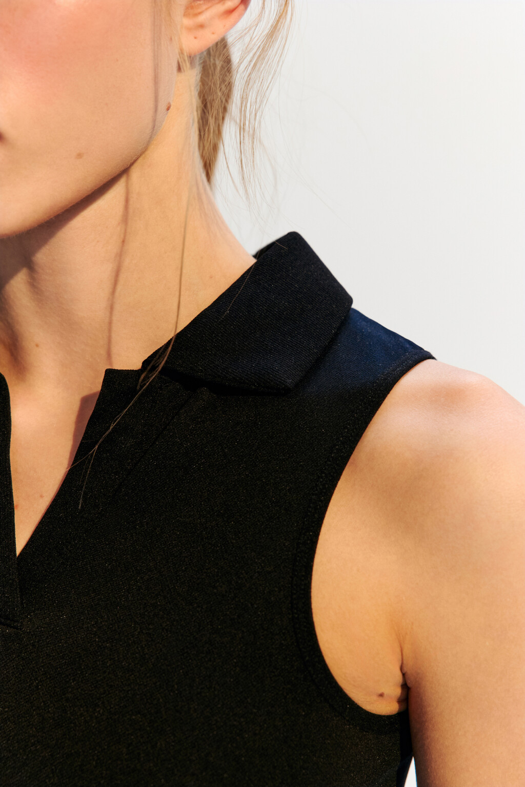 Майка спортивная с воротником-поло - цвет черный - 5