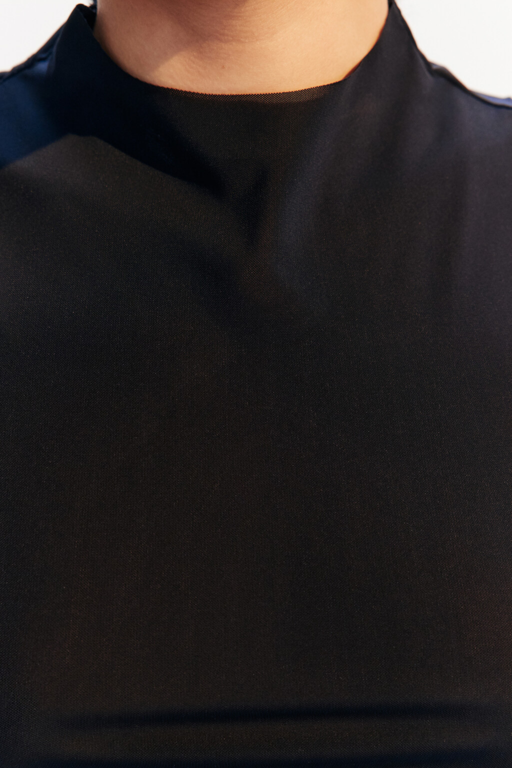 Майка-топ спортивная из сетки - цвет черный - 6