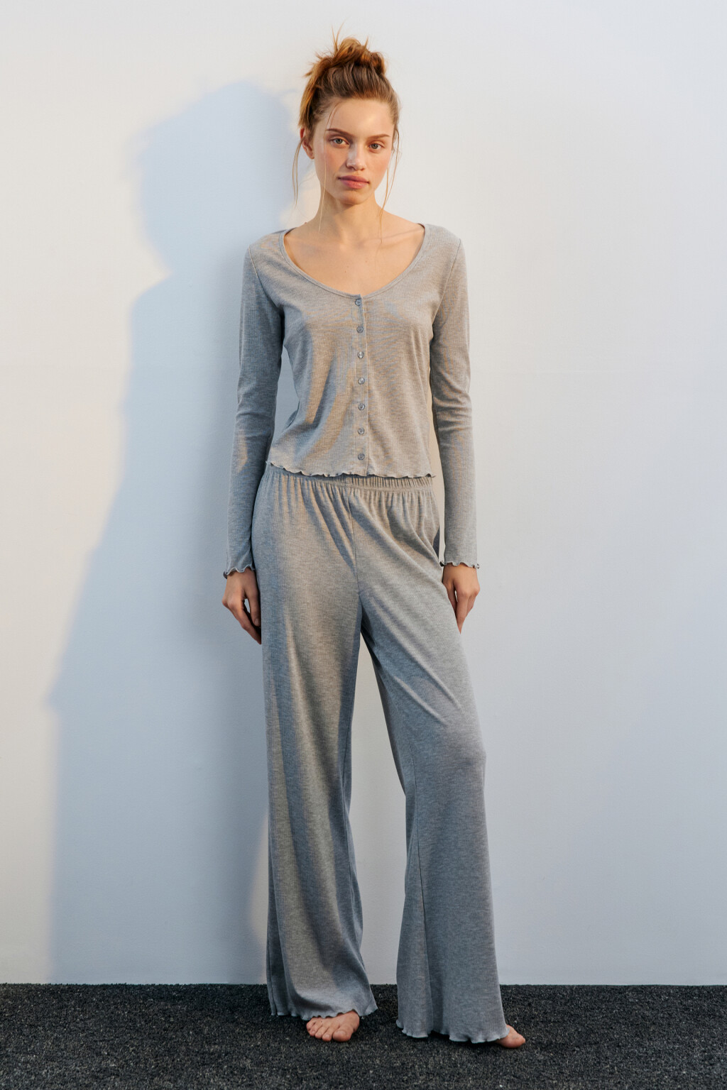 Брюки домашние широкие в рубчик - цвет серый - 4