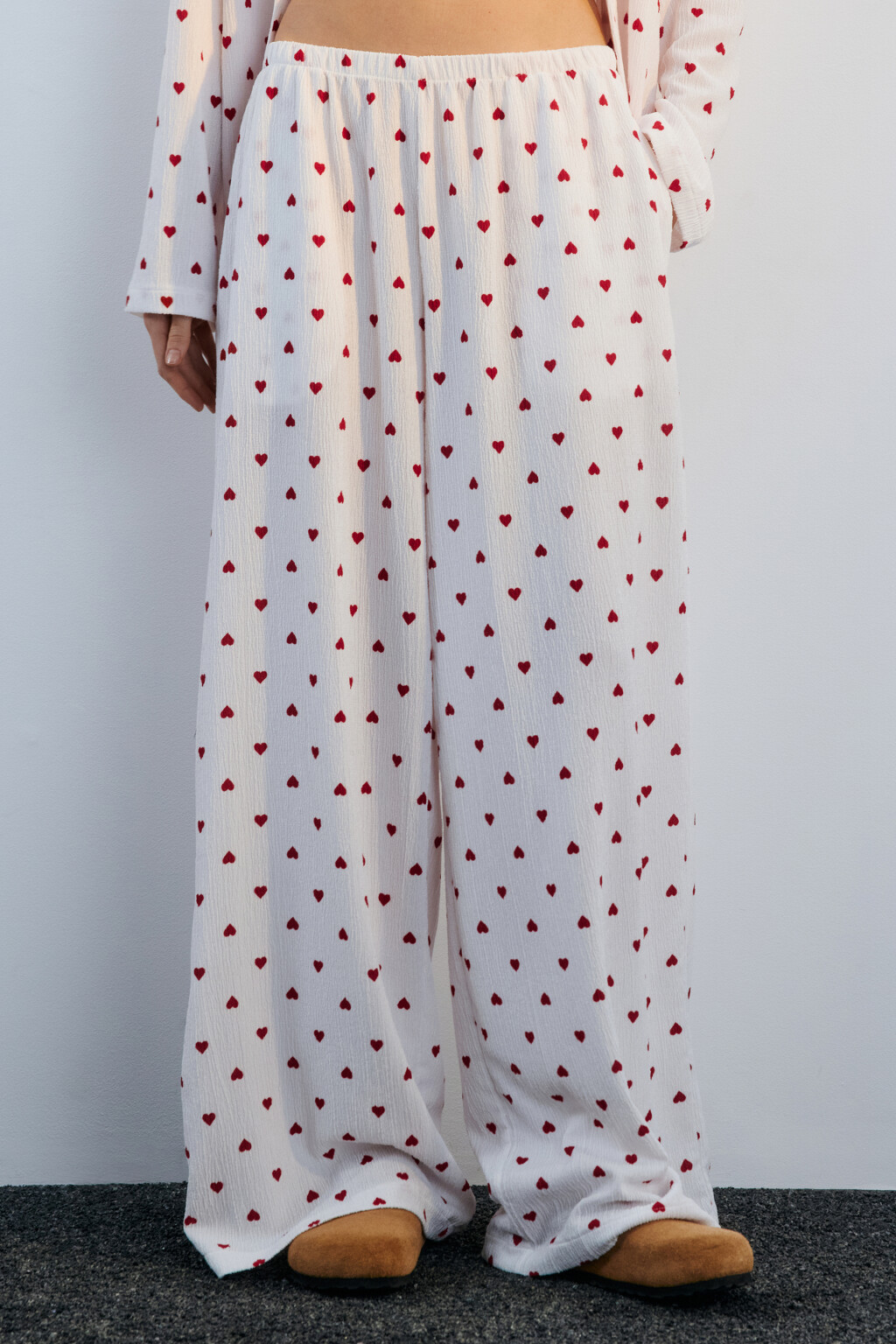 Брюки домашние широкие в сердечко - цвет красный - 3