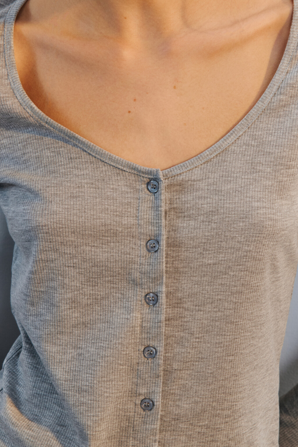 Лонгслив домашний на пуговицах в рубчик - цвет серый - 6