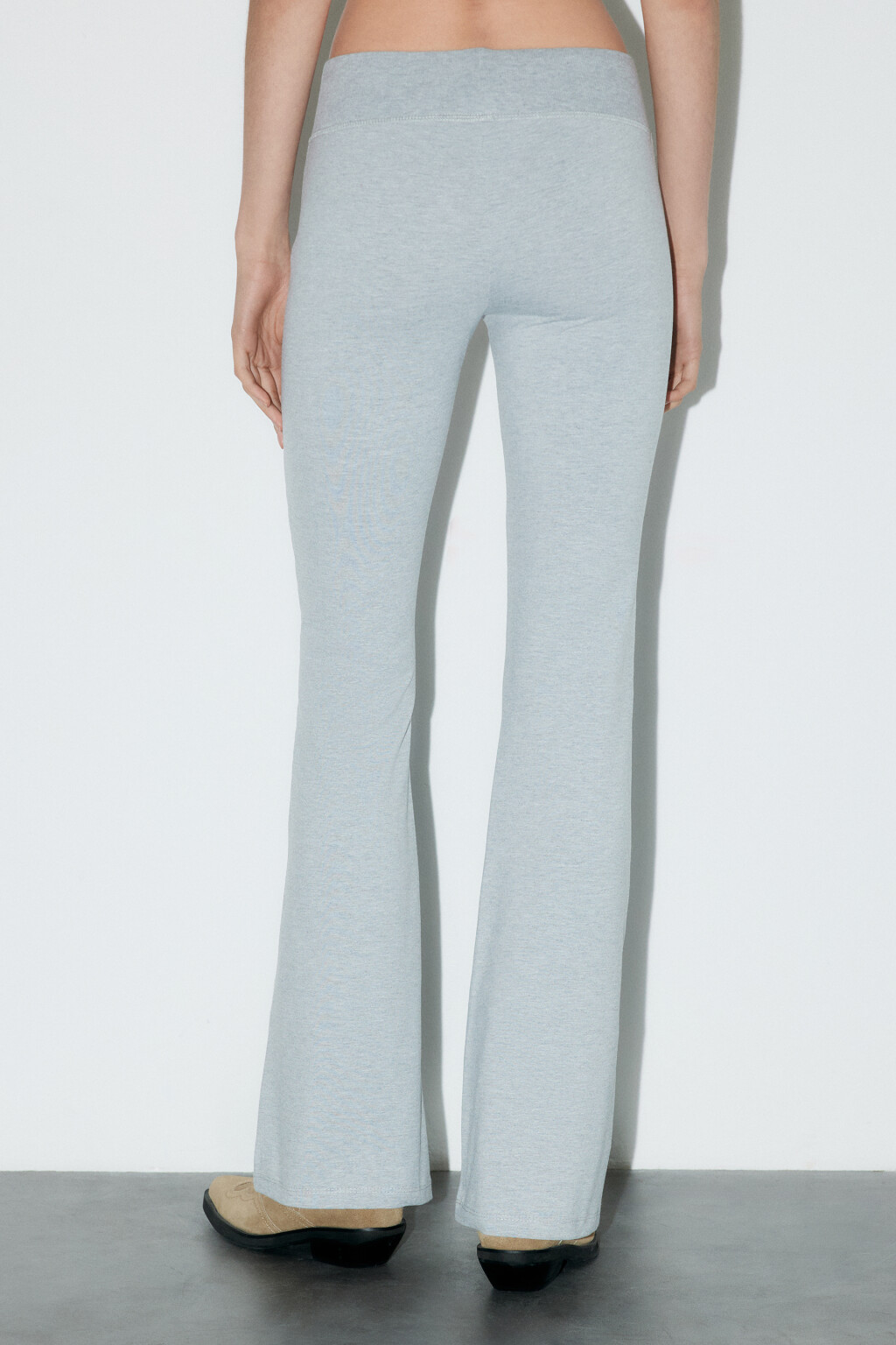 Брюки клеш трикотажные - цвет серый - 3