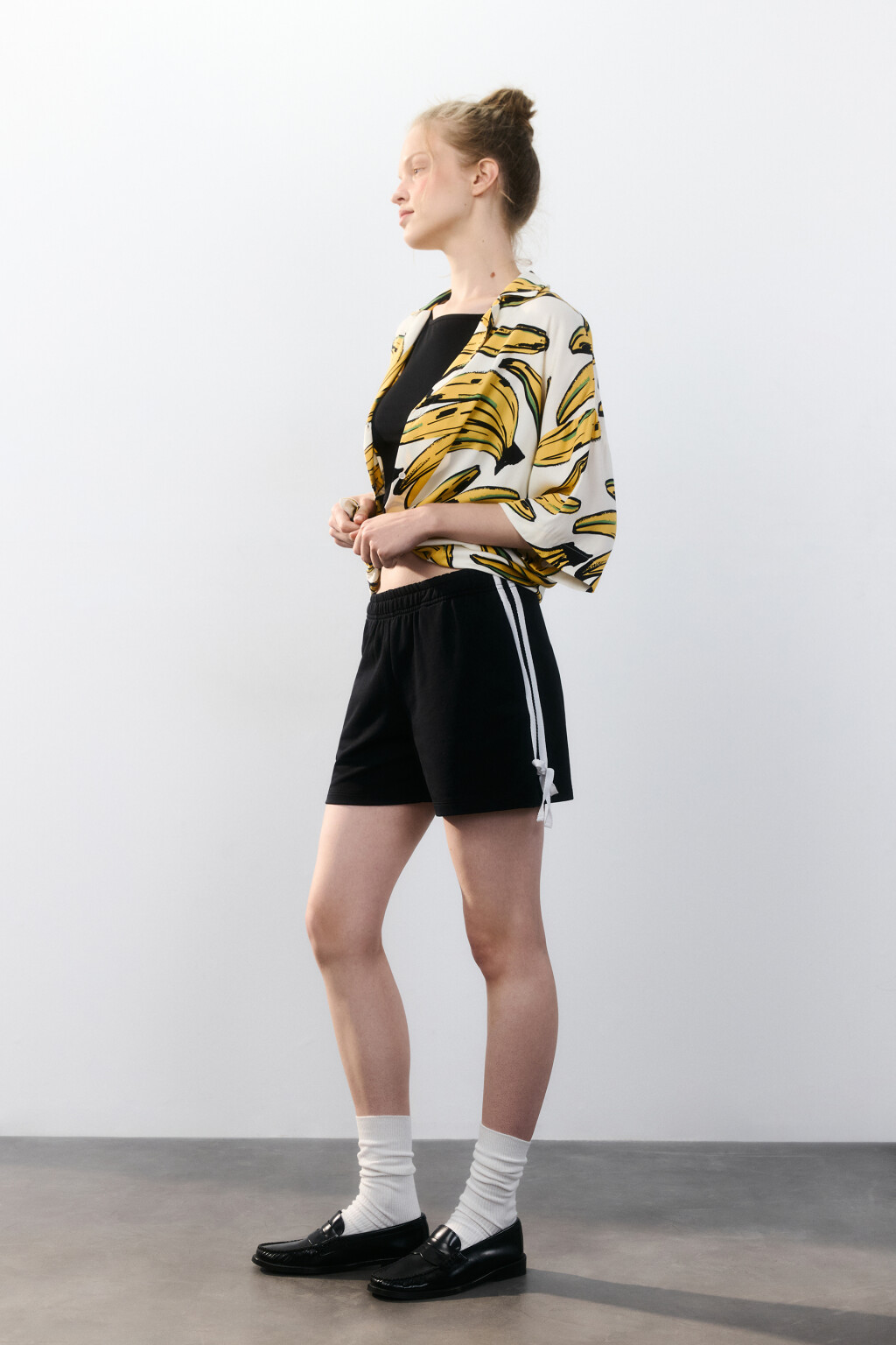 Шорты трикотажные с лампасами - цвет черный - 1