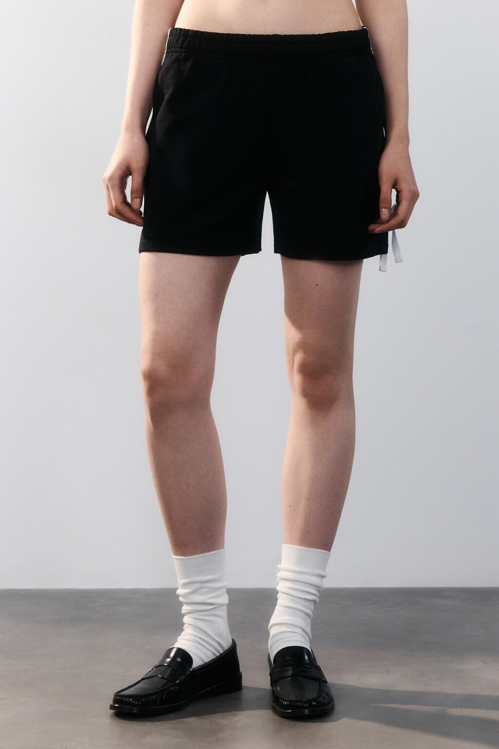 Шорты трикотажные с лампасами - цвет черный - 2