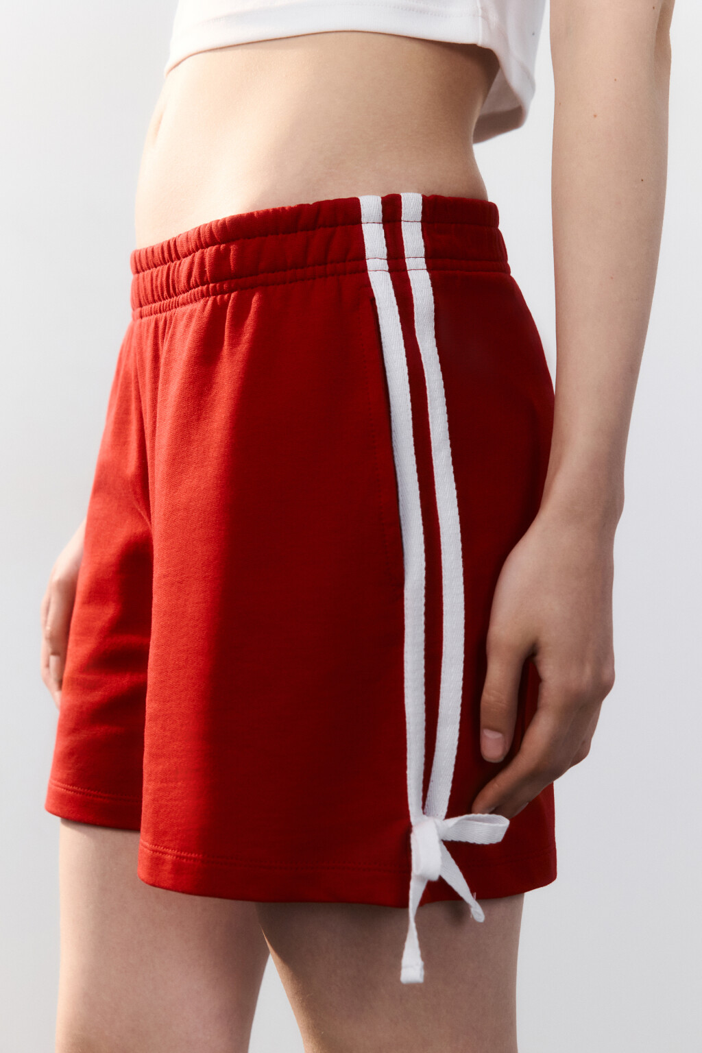 Шорты трикотажные с лампасами - цвет красный - 6